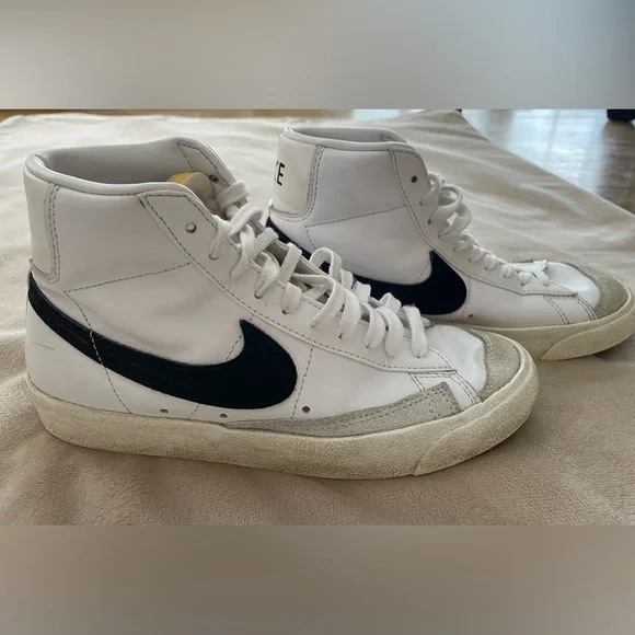 Nike Blazers - Picture 3 of 8
